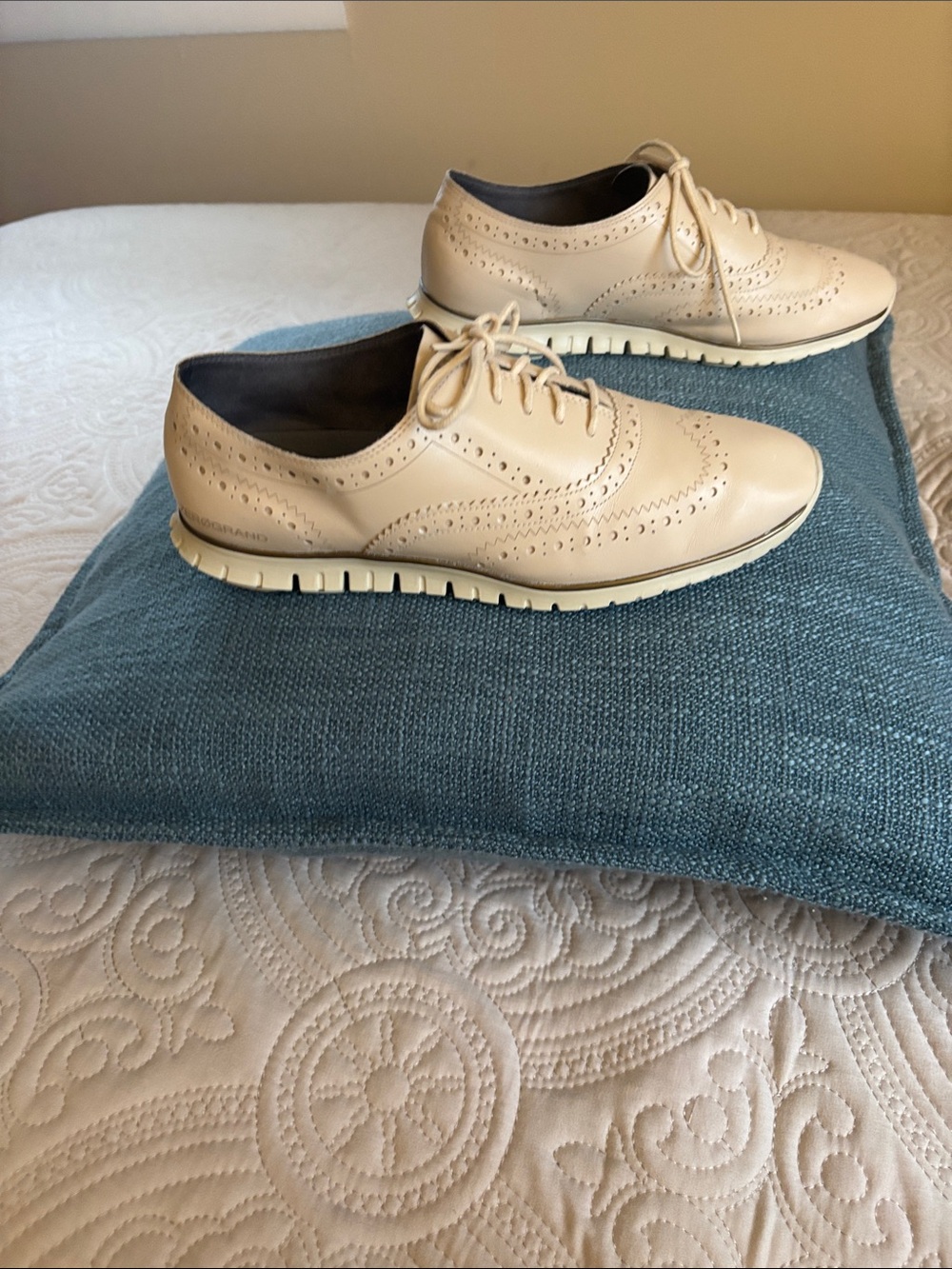 Women Beige Wingtip Oxford Lace-Up Shoes